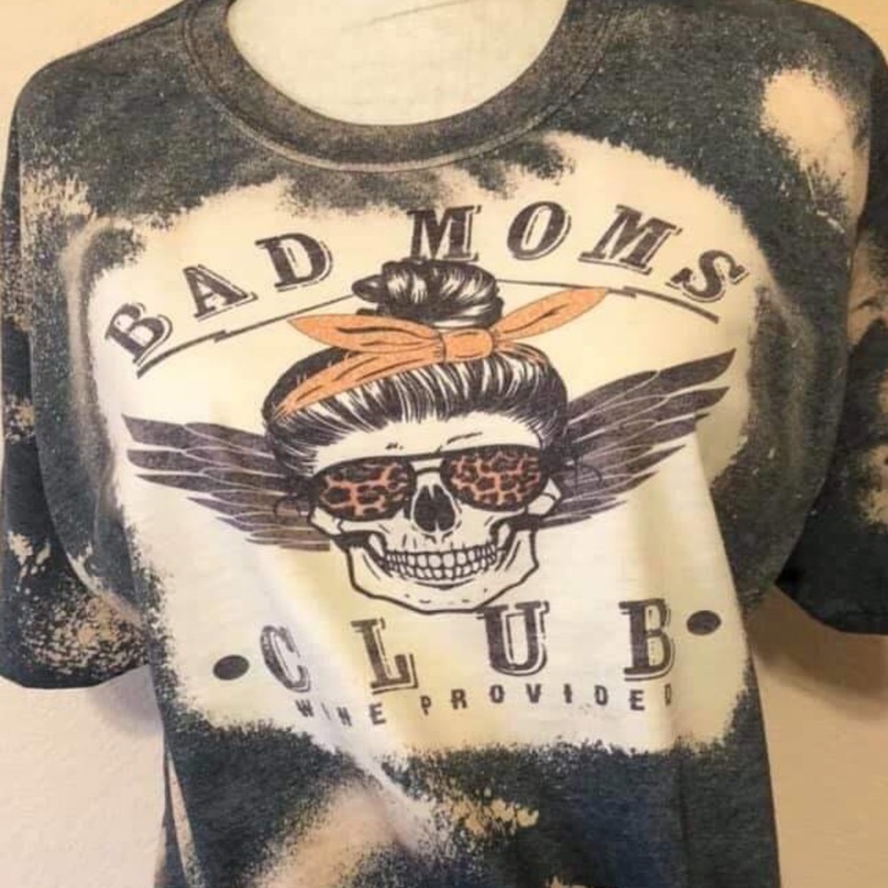 WHISKEY KISS Bad Moms Club Graphic Tee - Picture 1 of 3